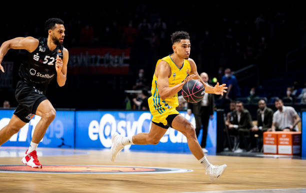 罗马诺：拜仁等队有意伯恩茅斯小将怀森 解约金6000万欧今夏生效.